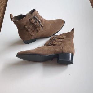 Elegant Tan Ankle Boots with Buckle Detail